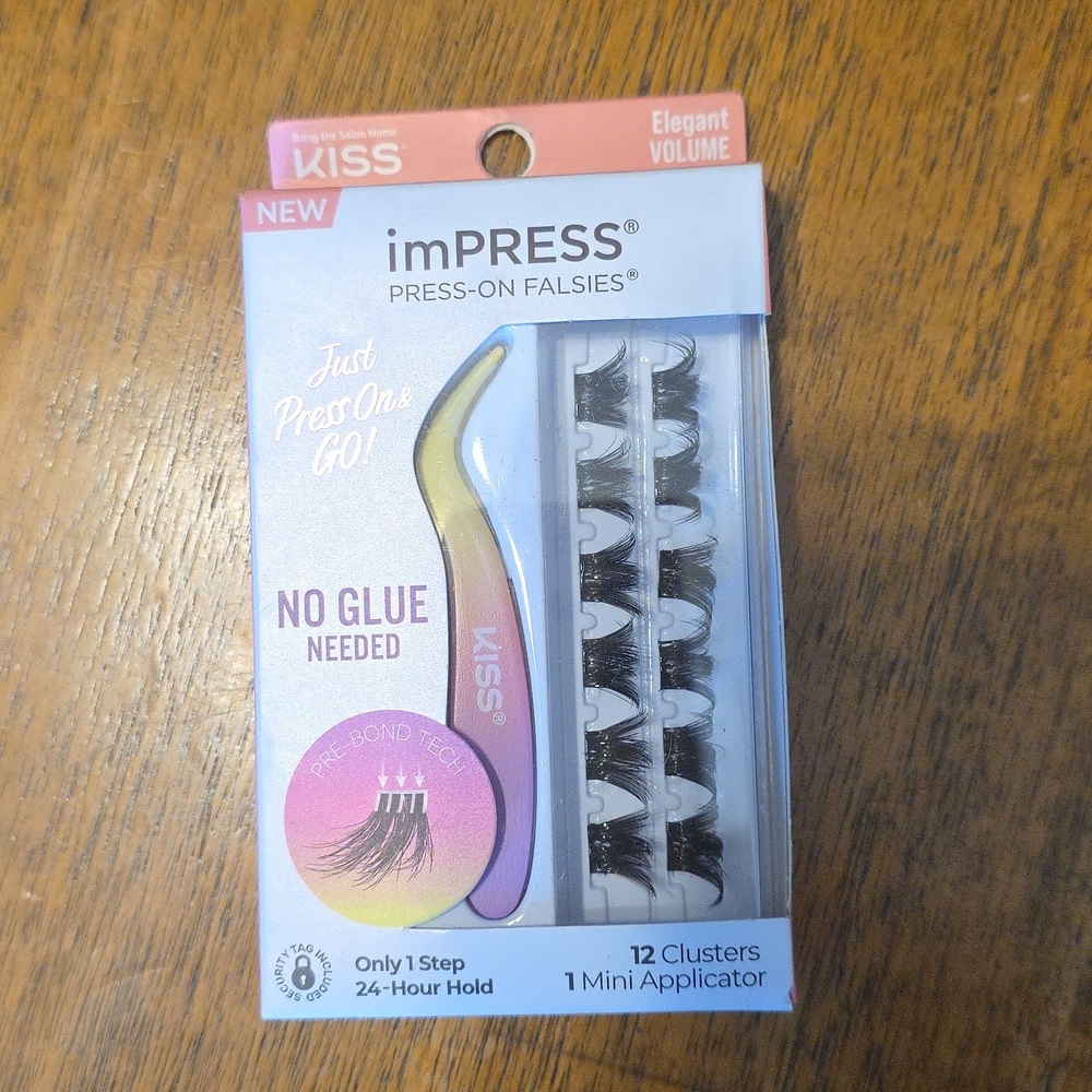 Kiss imPRESS Press-On Falsies with Black Lashes